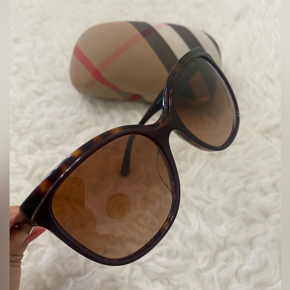 BURBERRY SUNGLASS 🤎🤎🤎 - Picture 3 of 9